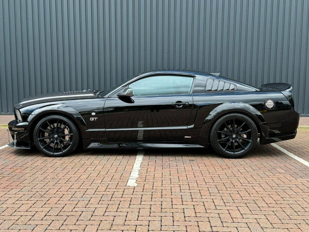 FORD MUSTANG