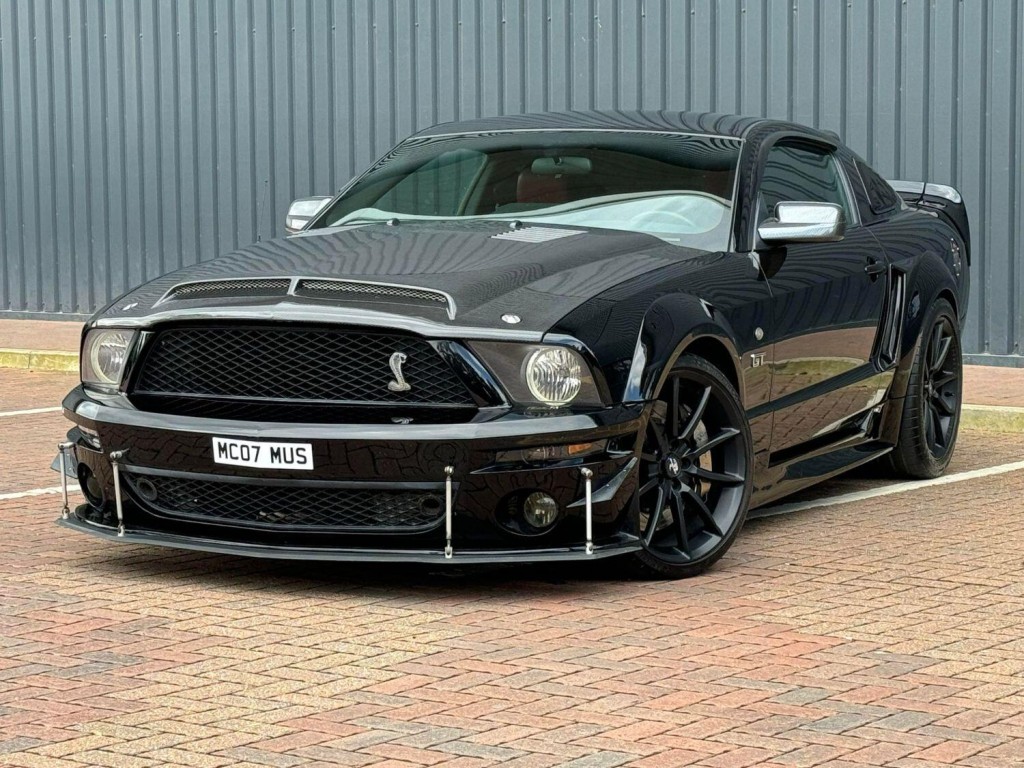 FORD MUSTANG