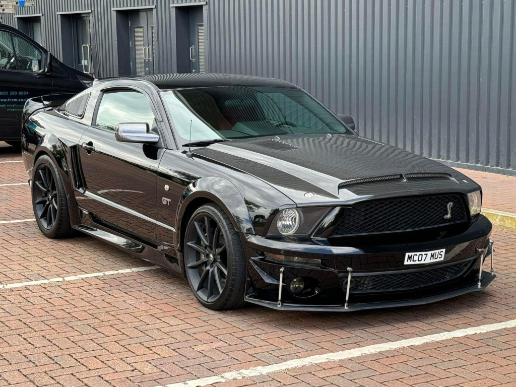 FORD MUSTANG