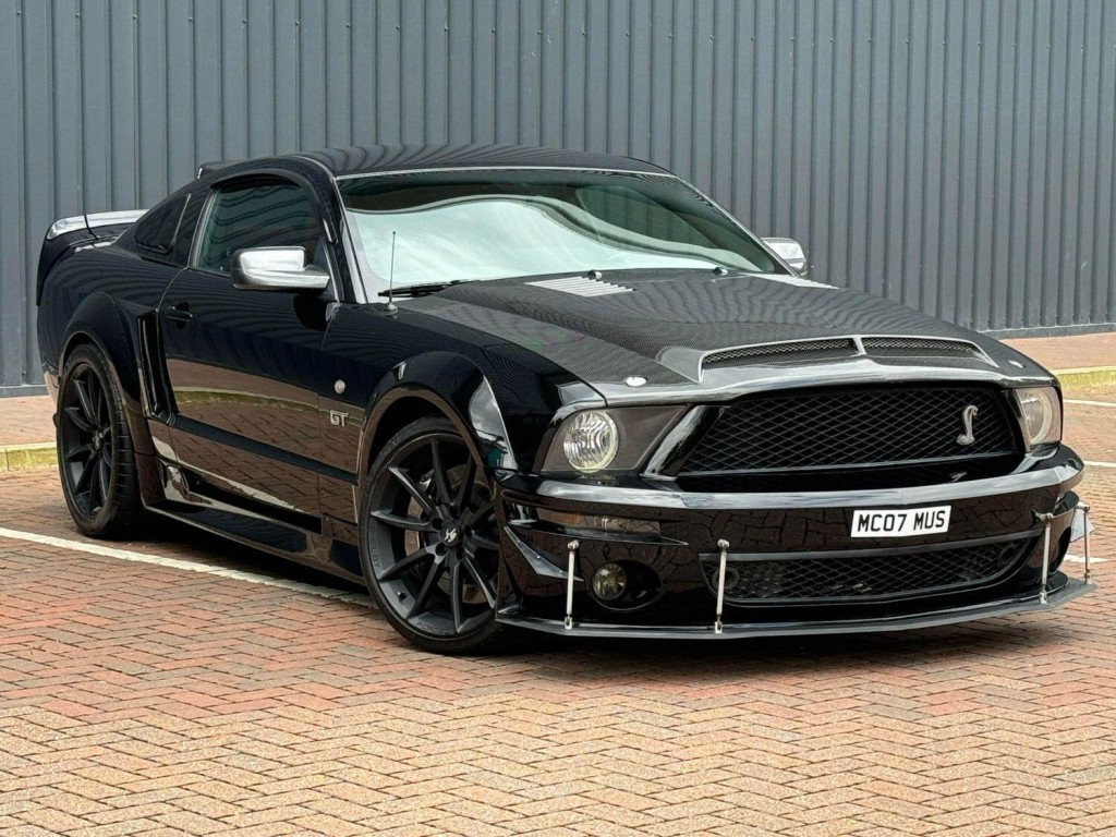 FORD MUSTANG