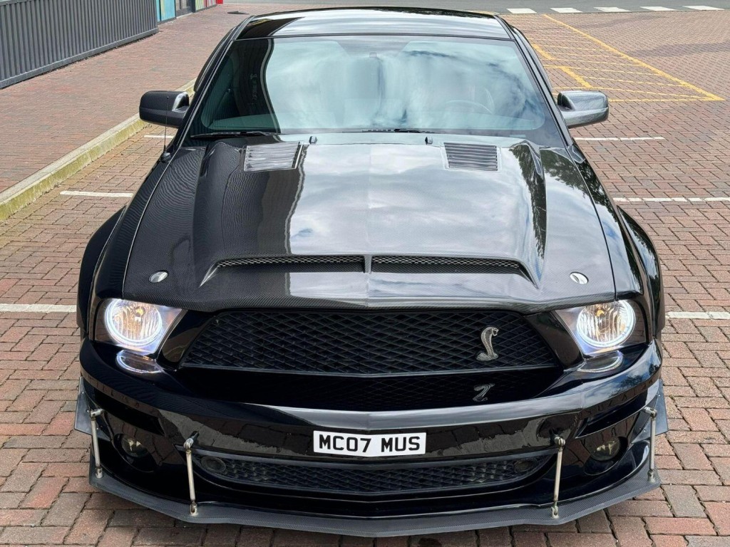 FORD MUSTANG