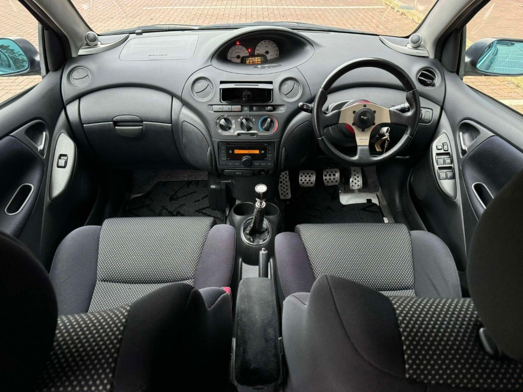 TOYOTA VITZ