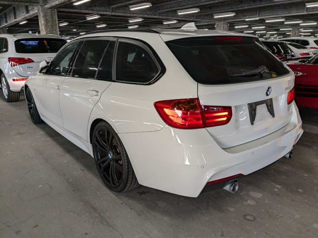 BMW 3 SERIES