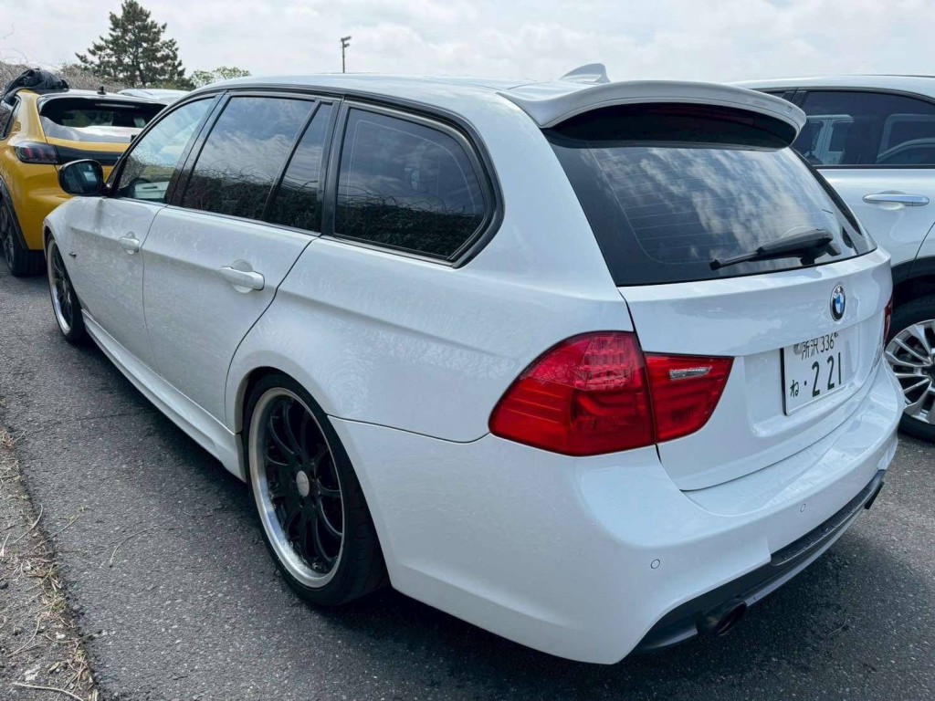 BMW 3 SERIES
