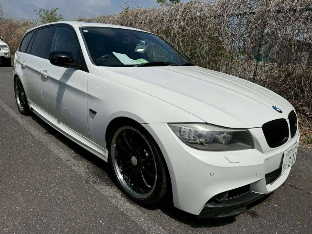 BMW 3 SERIES