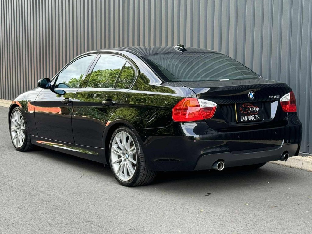 BMW 3 SERIES