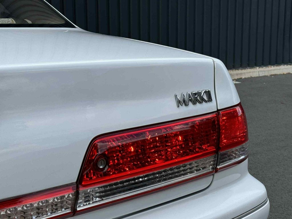 TOYOTA MARK II