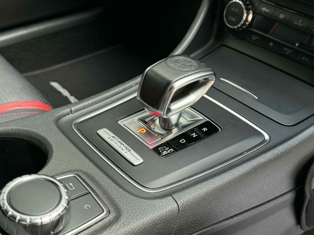 MERCEDES-BENZ GLA CLASS