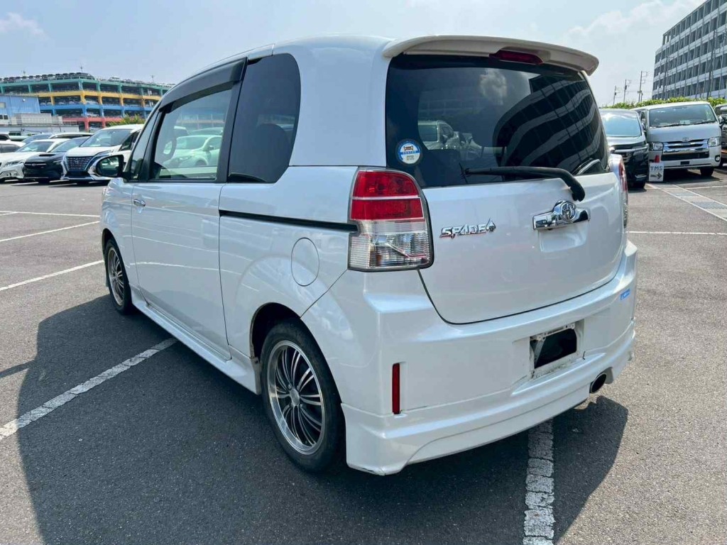 TOYOTA SPADE
