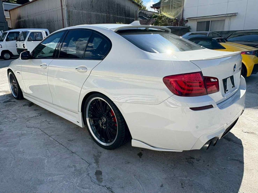 BMW 5 SERIES