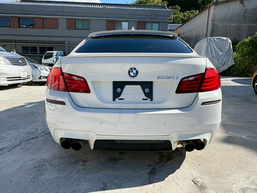 BMW 5 SERIES