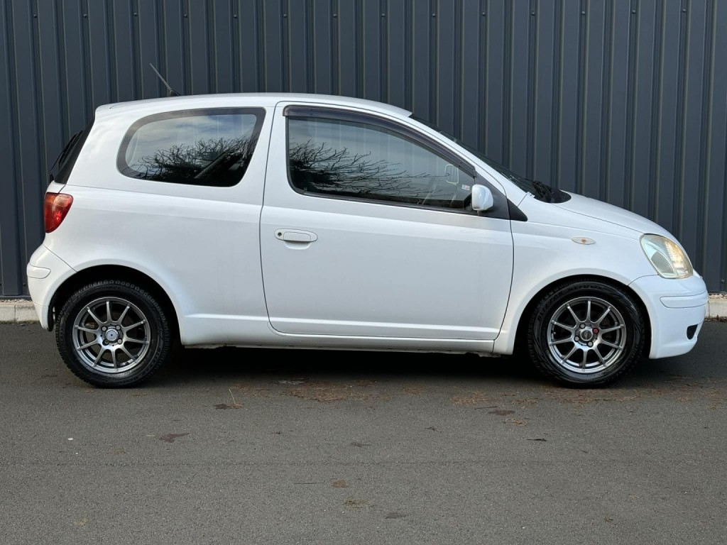 TOYOTA VITZ