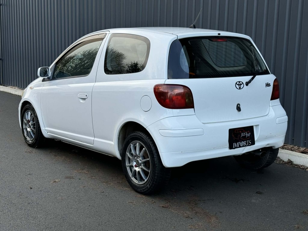 TOYOTA VITZ