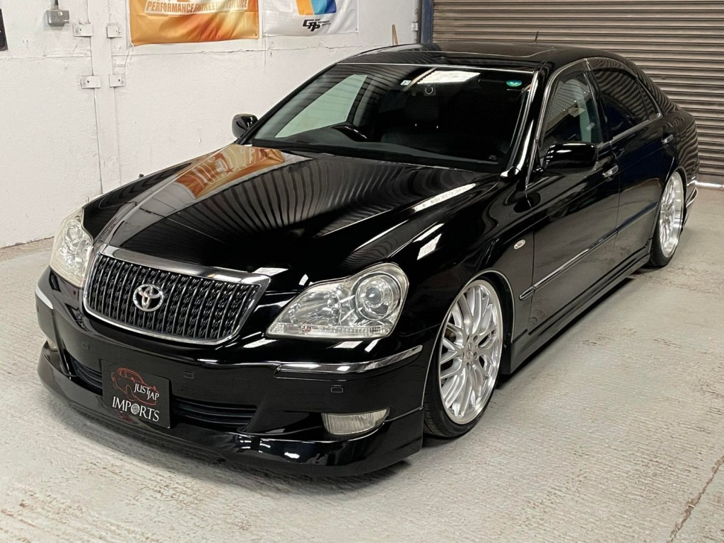 TOYOTA CROWN