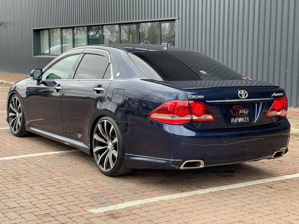 TOYOTA CROWN