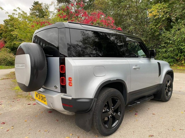 LAND ROVER DEFENDER 90