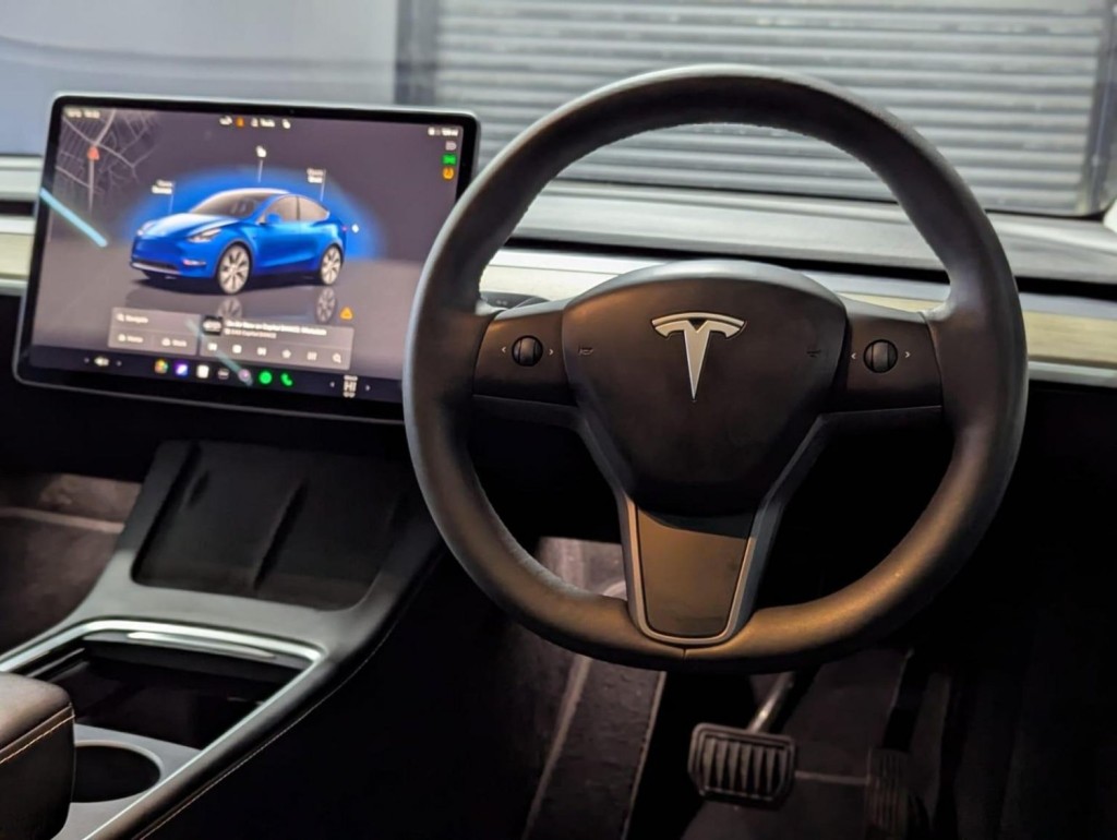 TESLA MODEL Y