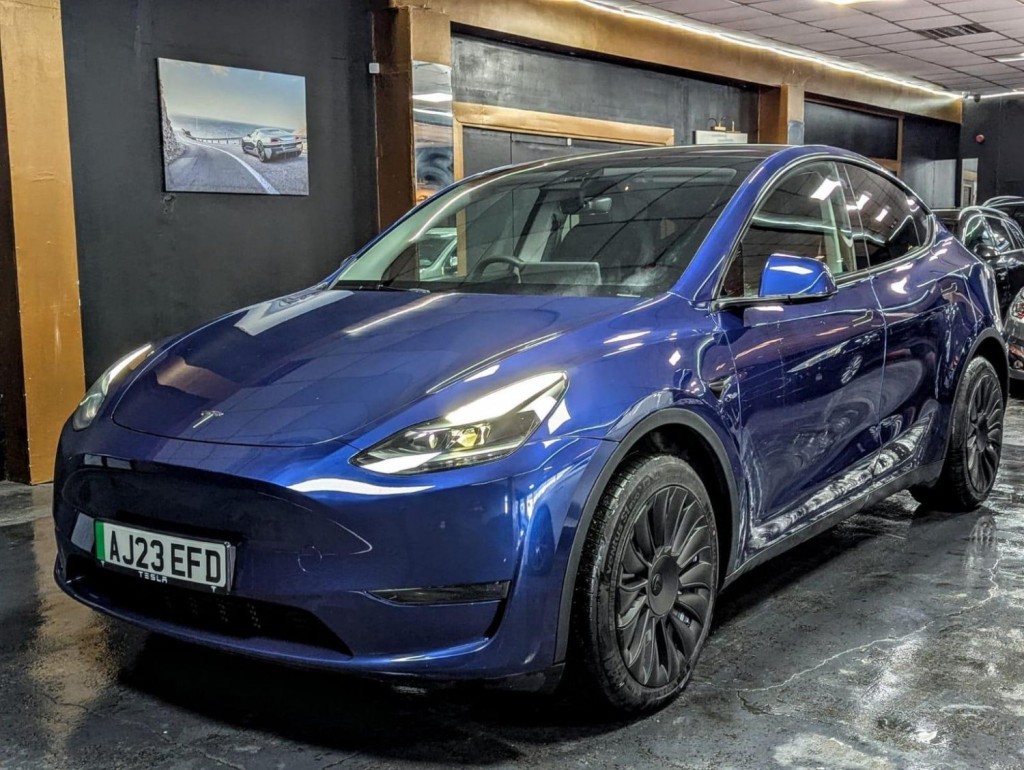 TESLA MODEL Y