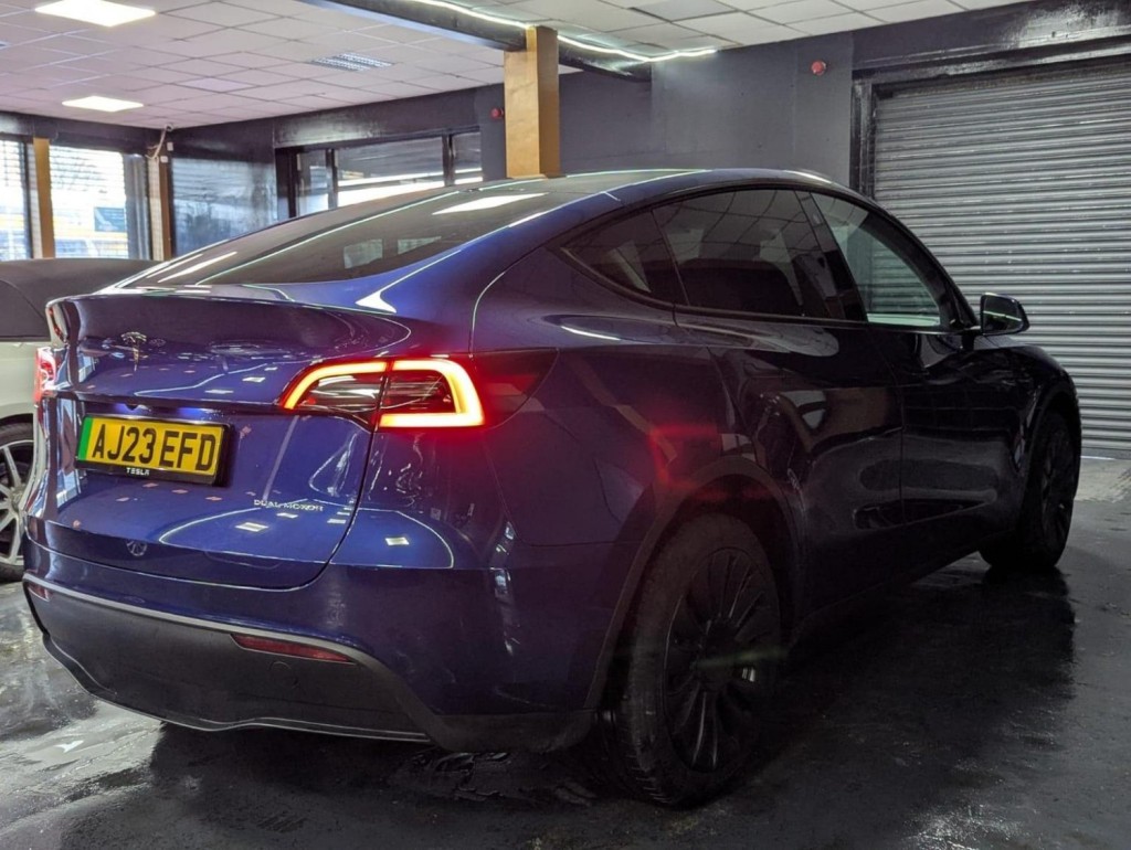TESLA MODEL Y