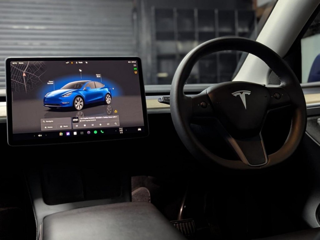 TESLA MODEL Y