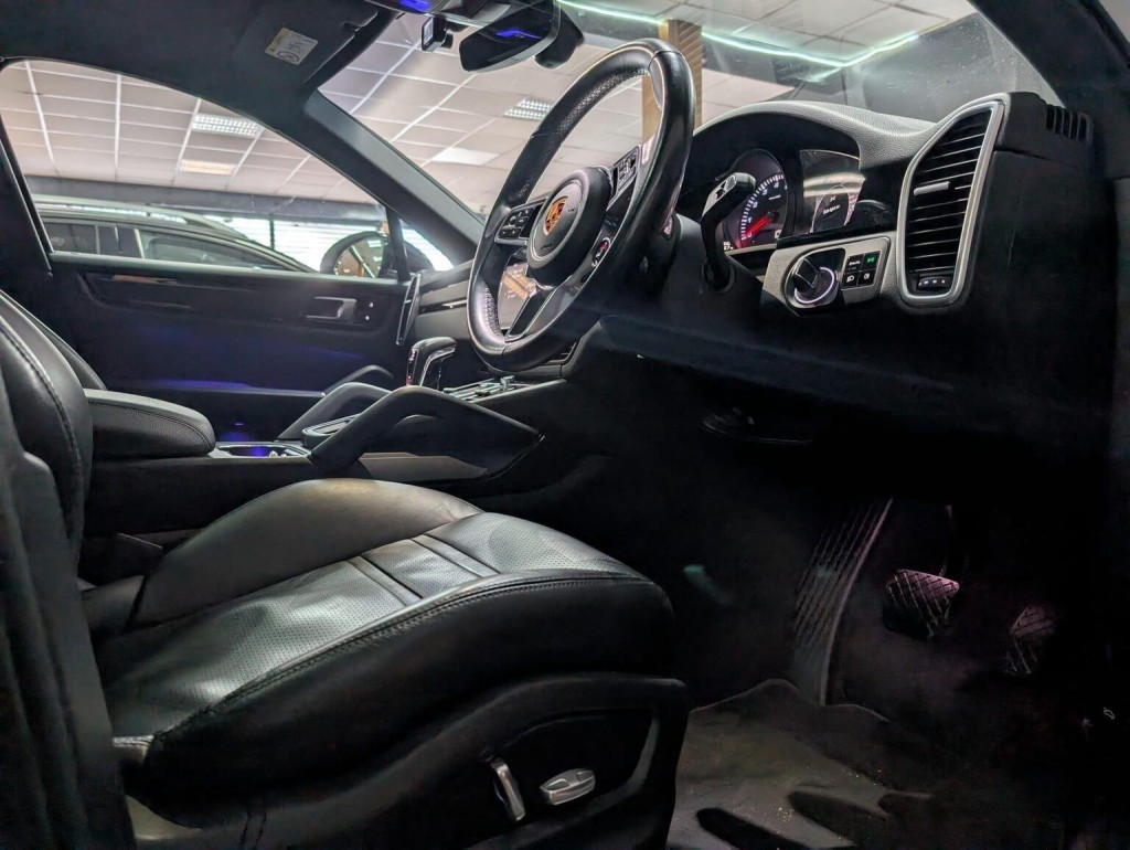 PORSCHE CAYENNE