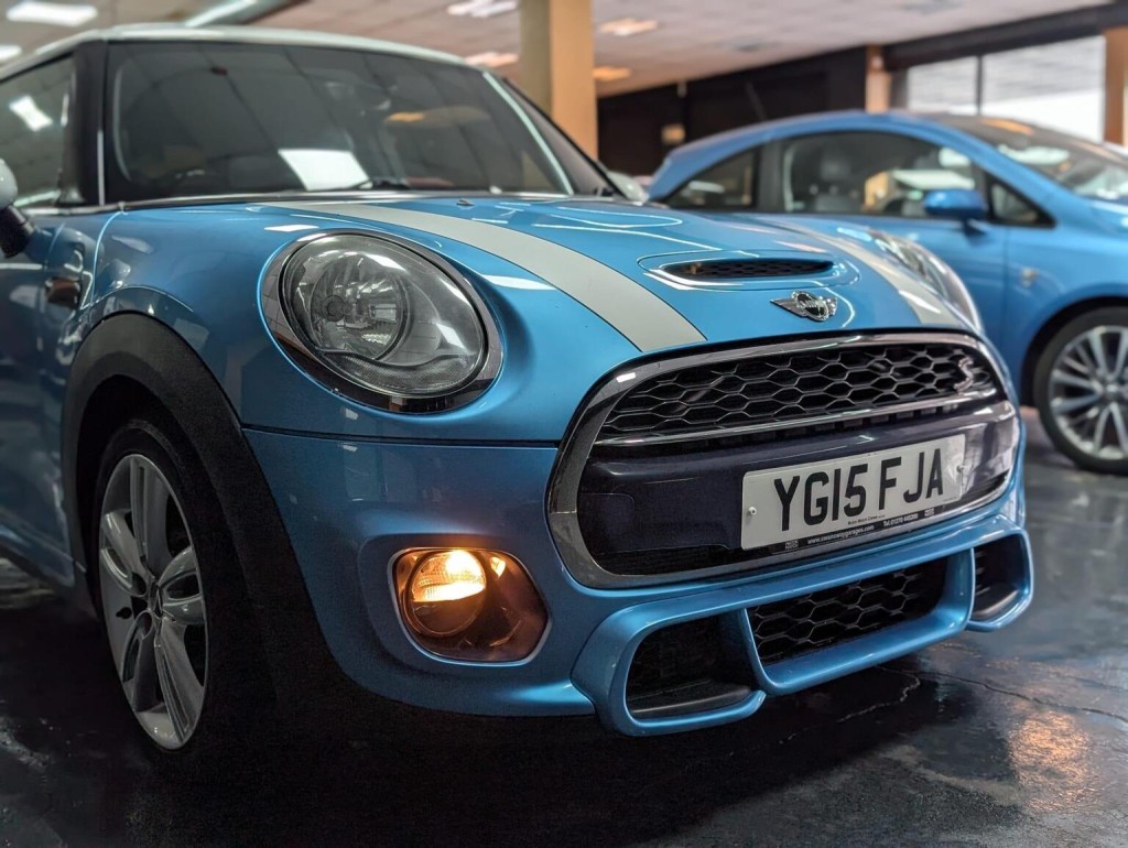 MINI HATCH