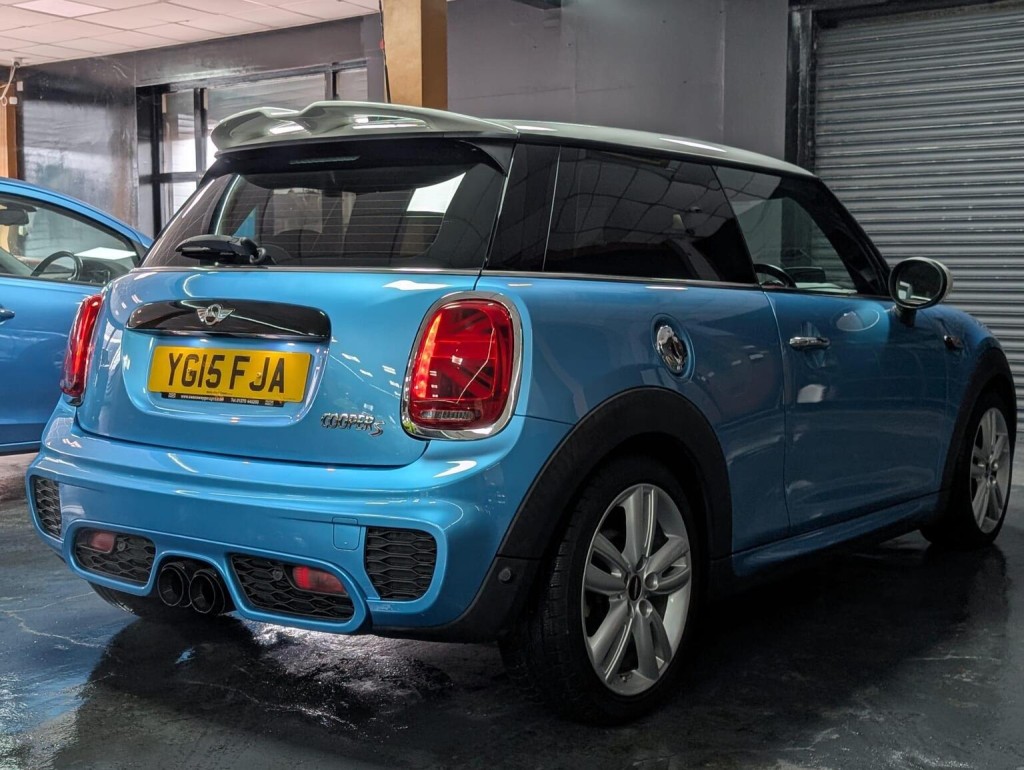 MINI HATCH