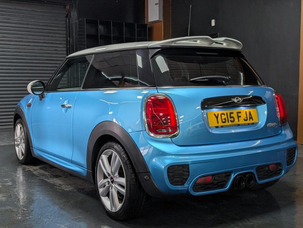 MINI HATCH