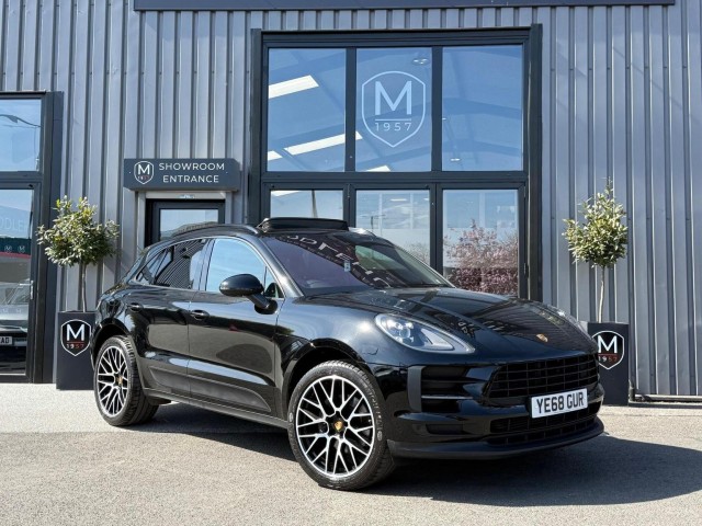 PORSCHE MACAN