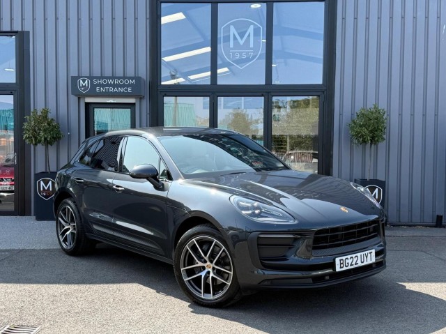 PORSCHE MACAN