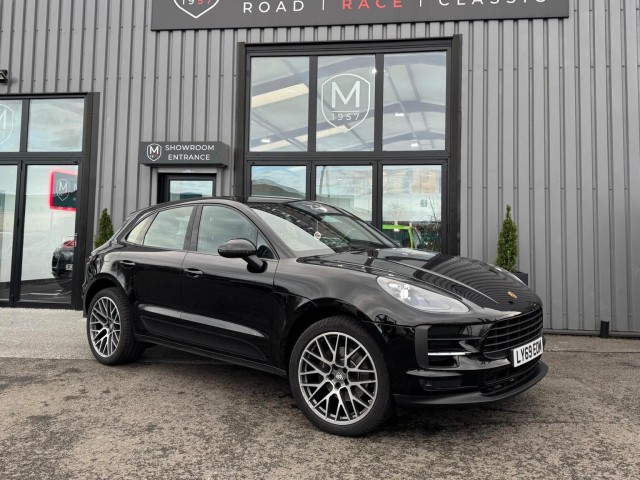 PORSCHE MACAN