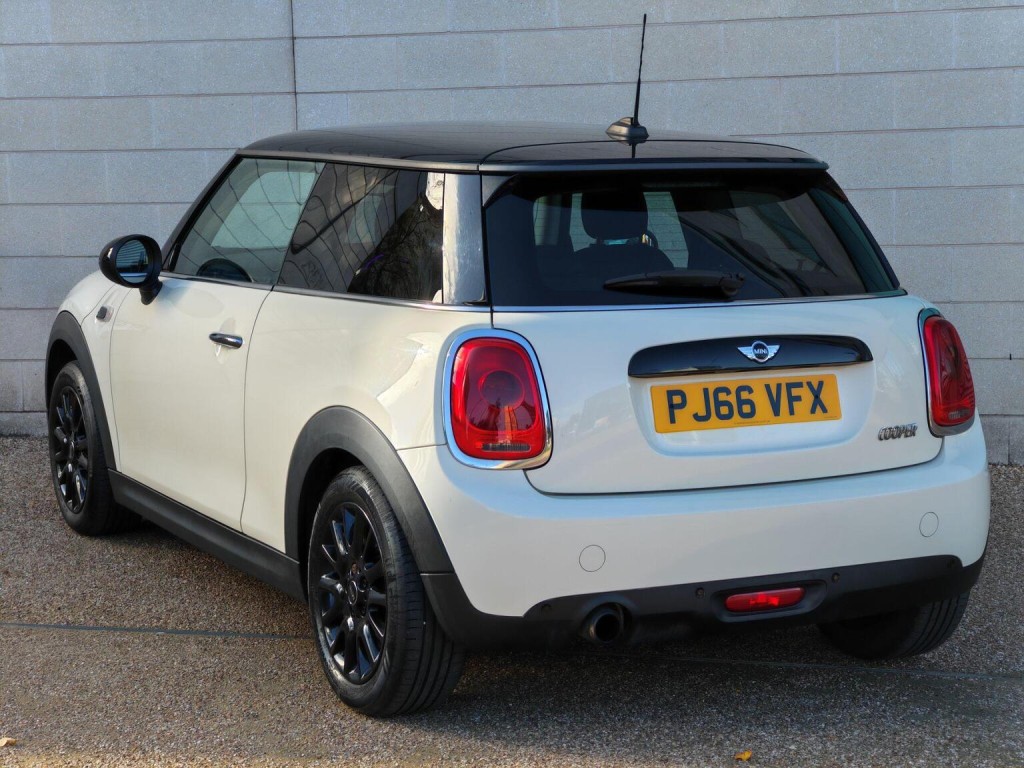 MINI HATCH