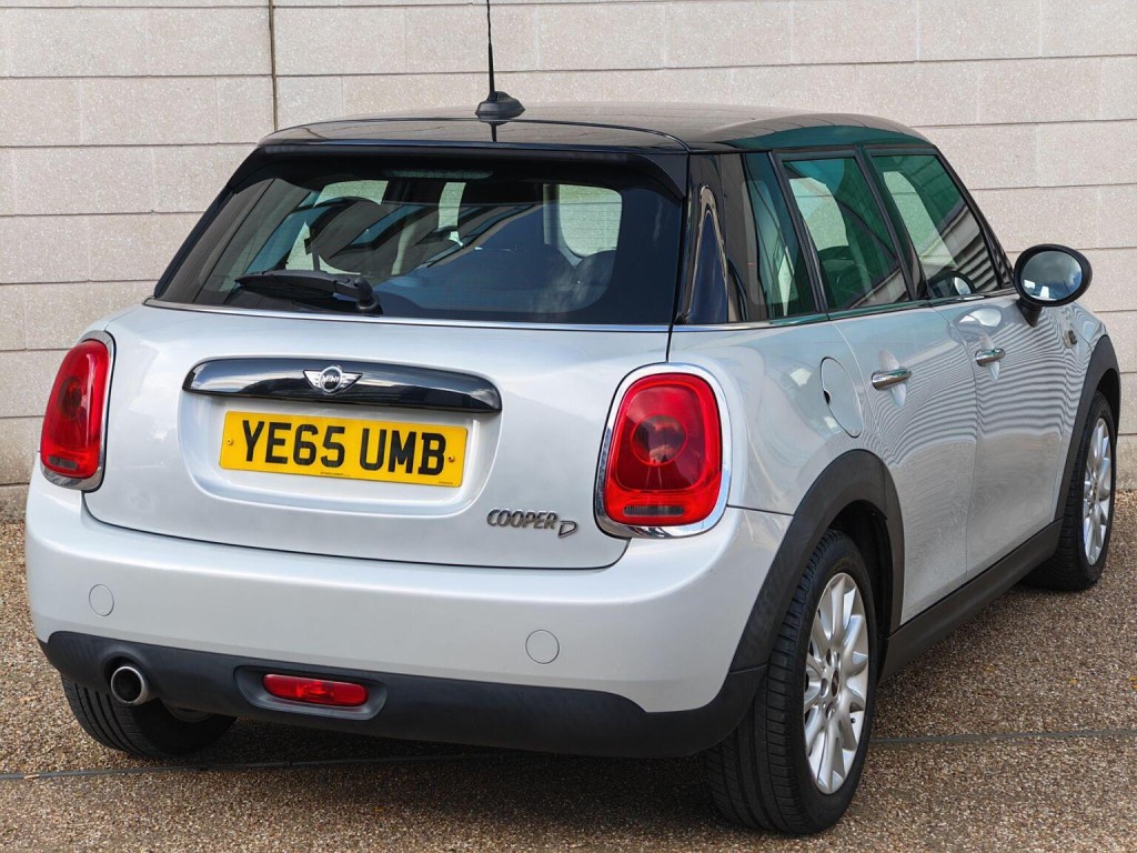 MINI HATCH