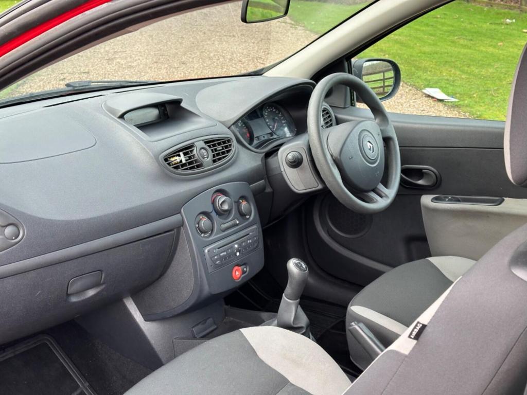 View RENAULT CLIO 1.2  