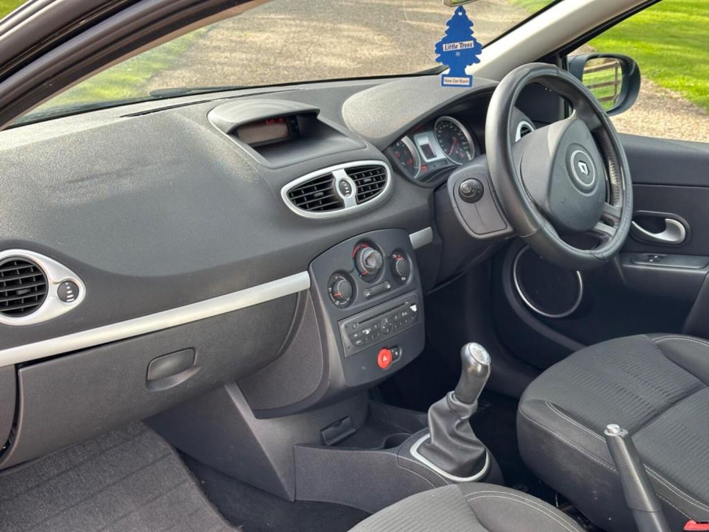View RENAULT CLIO 1.5 dCi Dynamique 