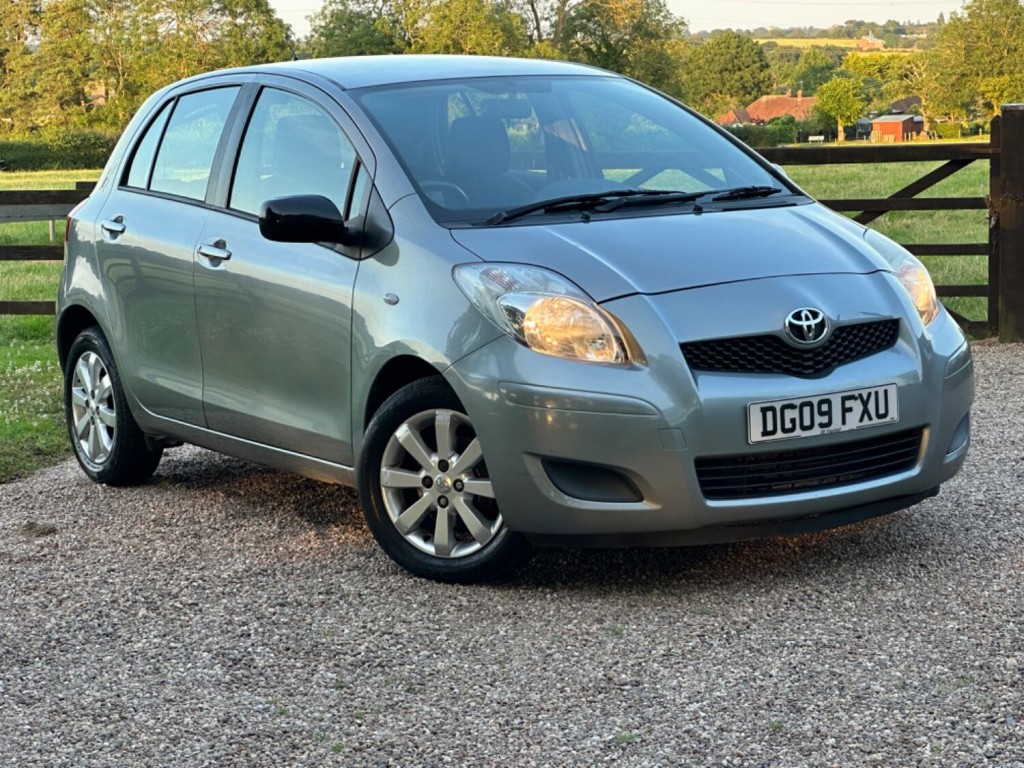 View TOYOTA YARIS 1.3 Dual VVT-i TR