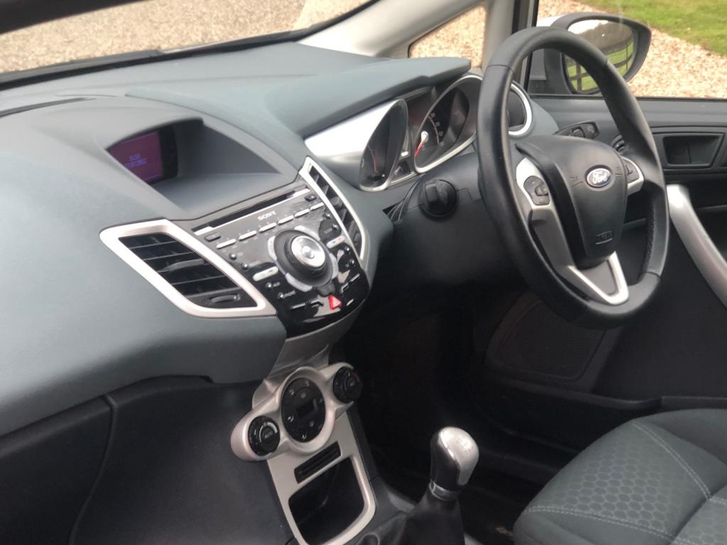 View FORD FIESTA TITANIUM TDCI