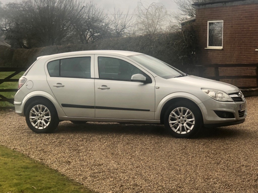 VAUXHALL ASTRA