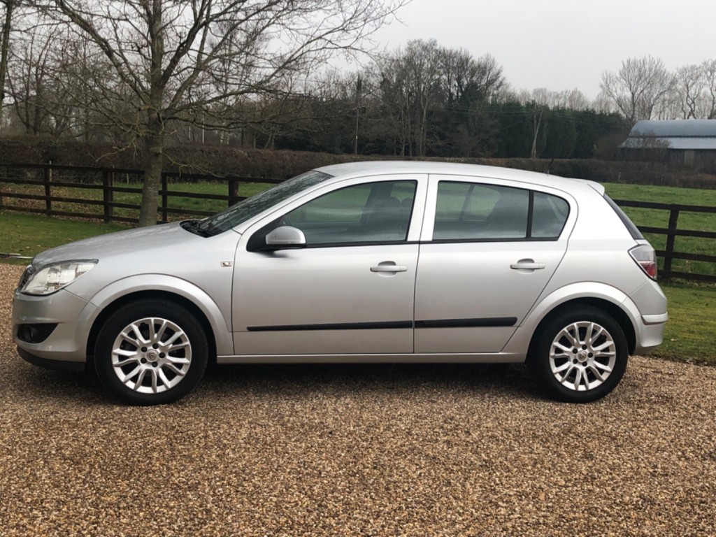 VAUXHALL ASTRA