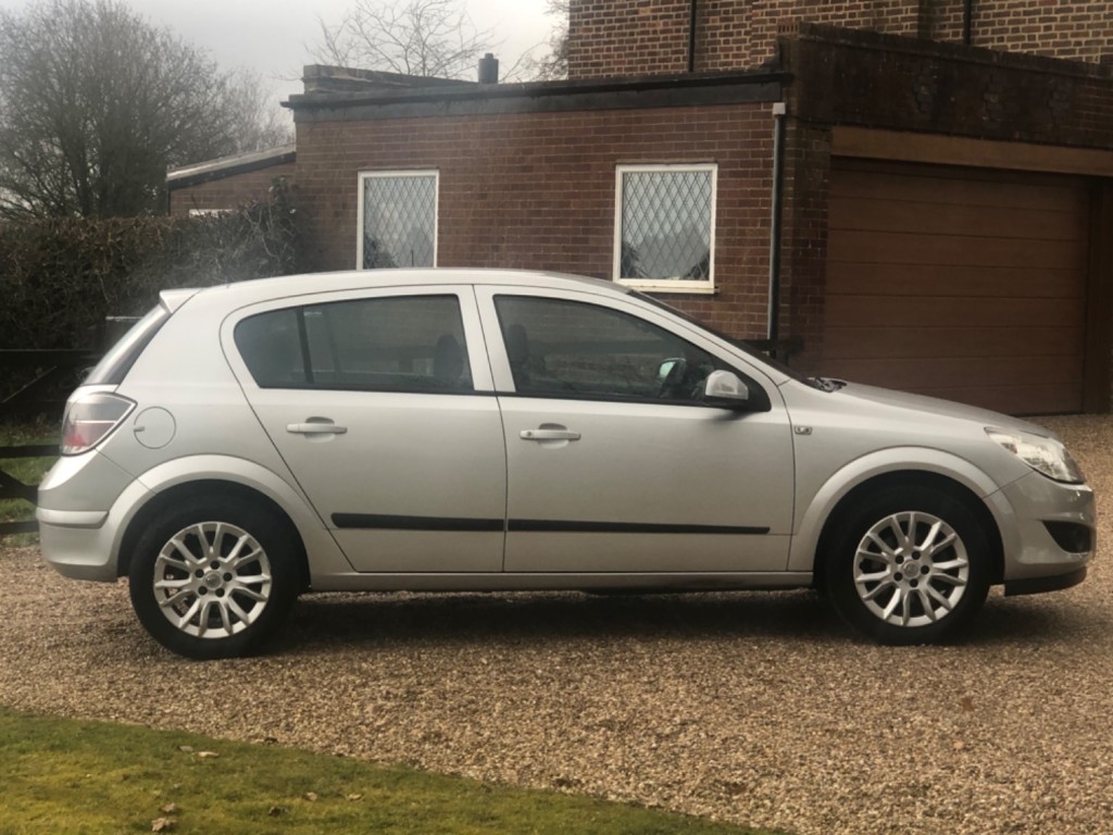 VAUXHALL ASTRA