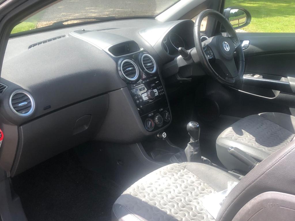 View VAUXHALL CORSA SE