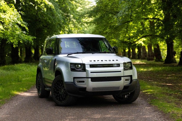 LAND ROVER DEFENDER 90