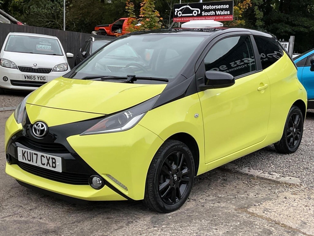 View TOYOTA AYGO 1.0 VVT-i x-cite 3 Yellow Bi-Tone Euro 6 3dr