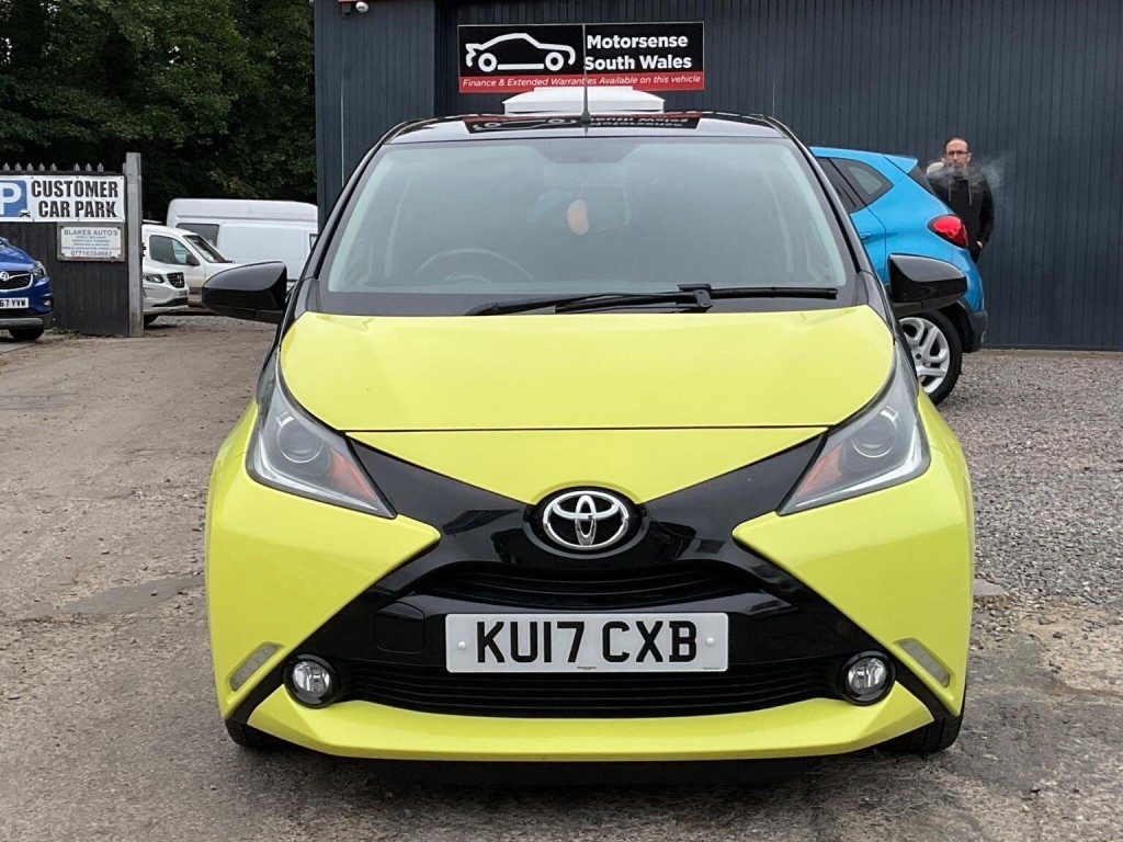 View TOYOTA AYGO 1.0 VVT-i x-cite 3 Yellow Bi-Tone Euro 6 3dr