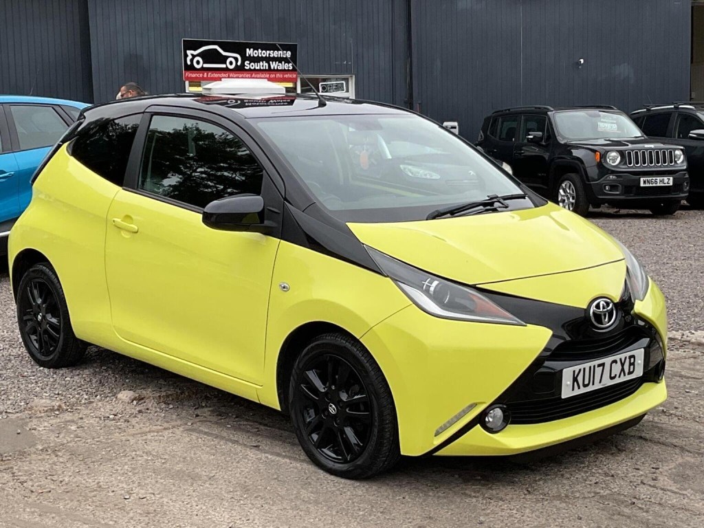 View TOYOTA AYGO 1.0 VVT-i x-cite 3 Yellow Bi-Tone Euro 6 3dr