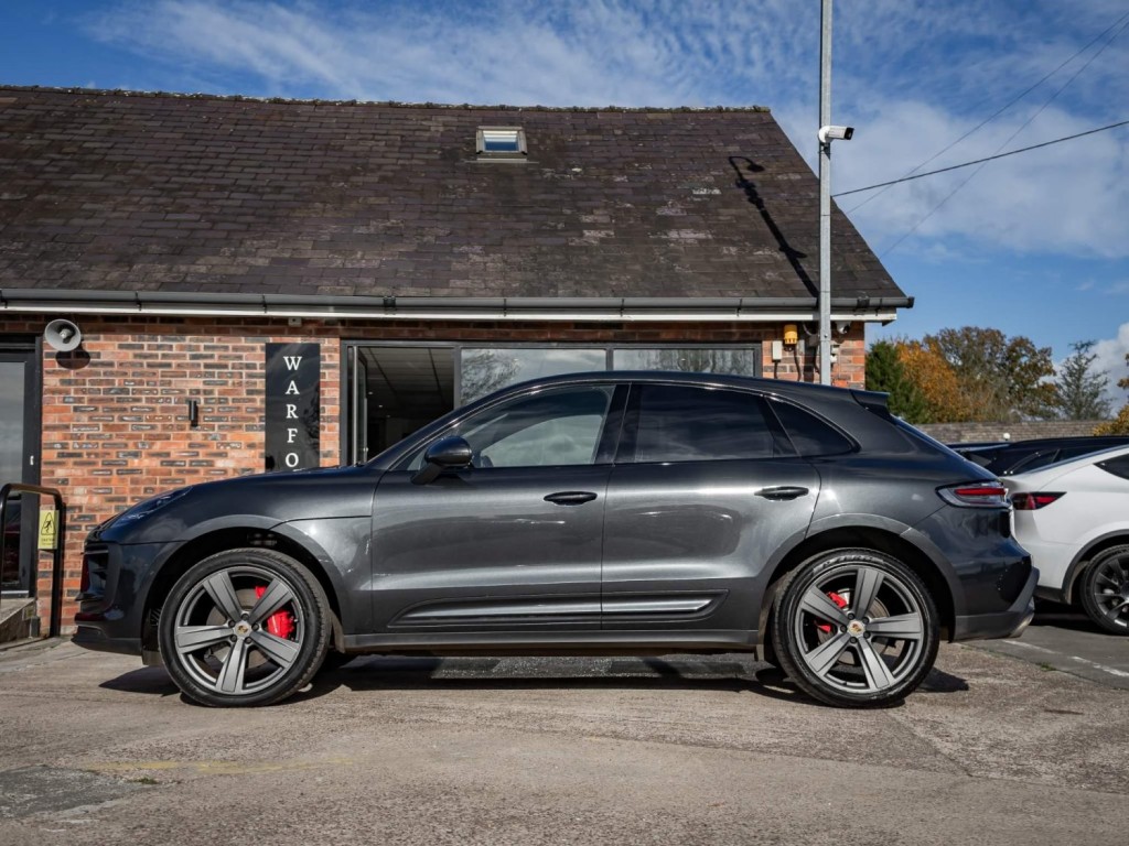 PORSCHE MACAN