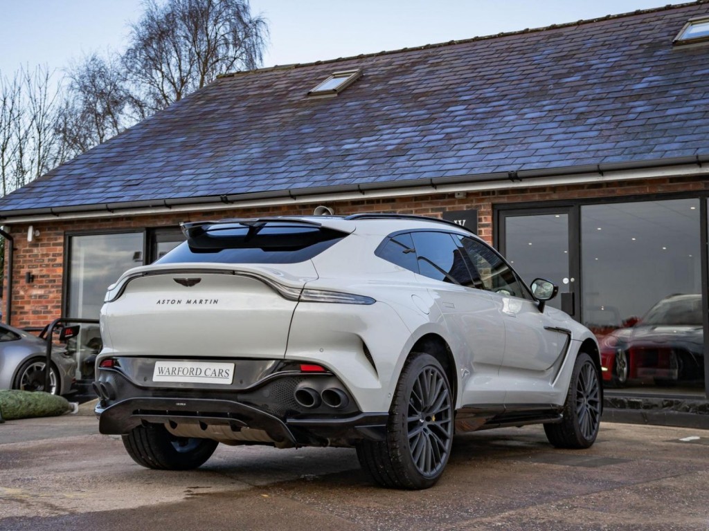 ASTON MARTIN DBX