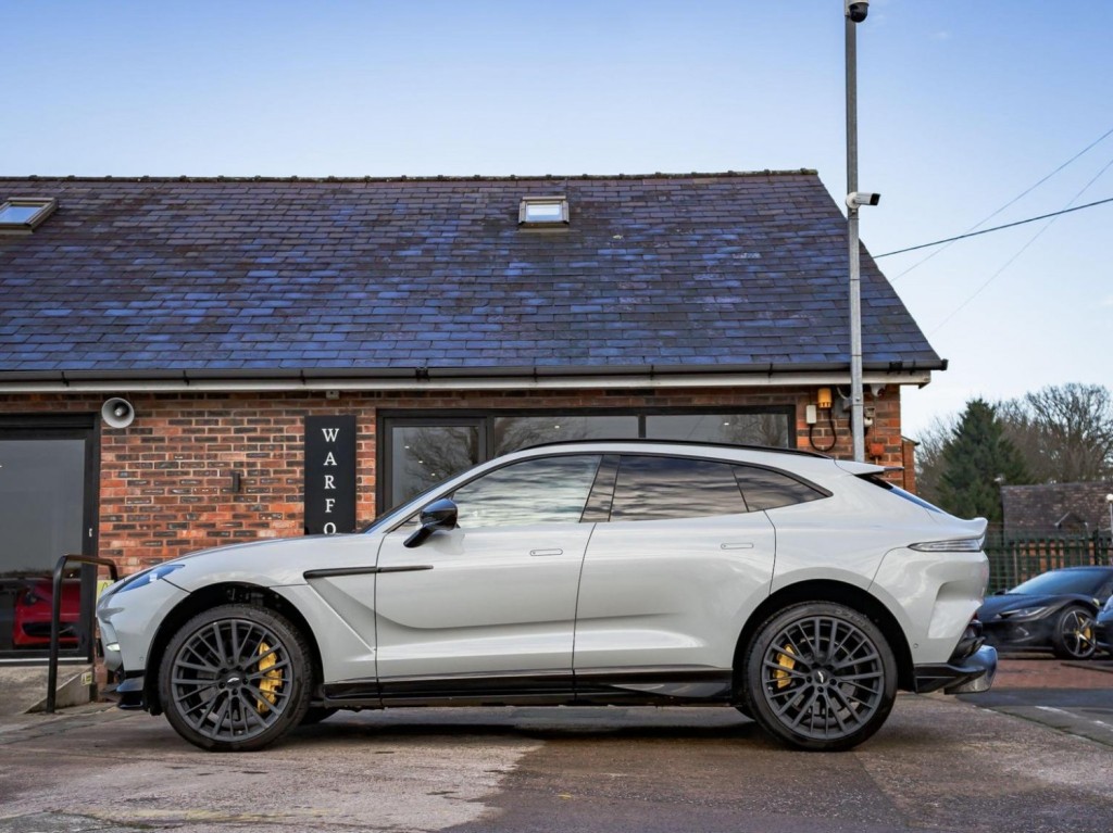 ASTON MARTIN DBX