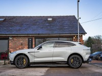 ASTON MARTIN DBX