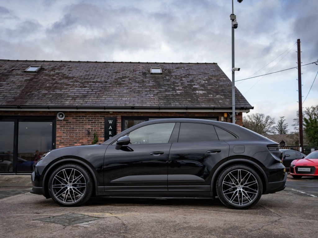 PORSCHE MACAN